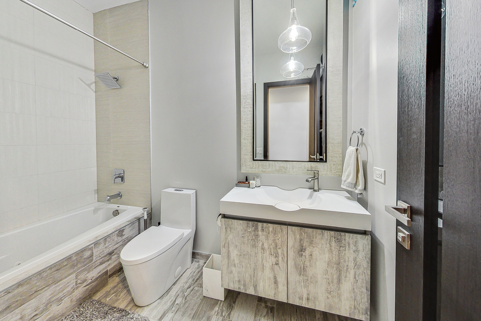 845 N California Avenue Unit: 3