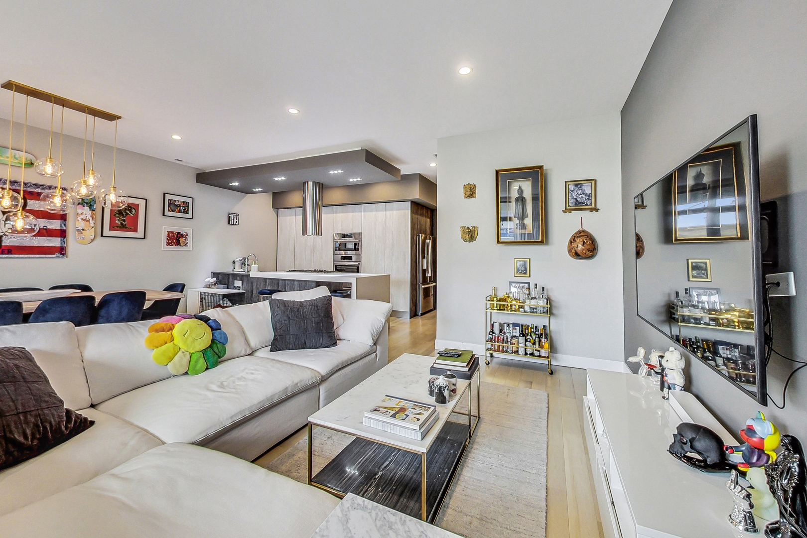 845 N California Avenue Unit: 3