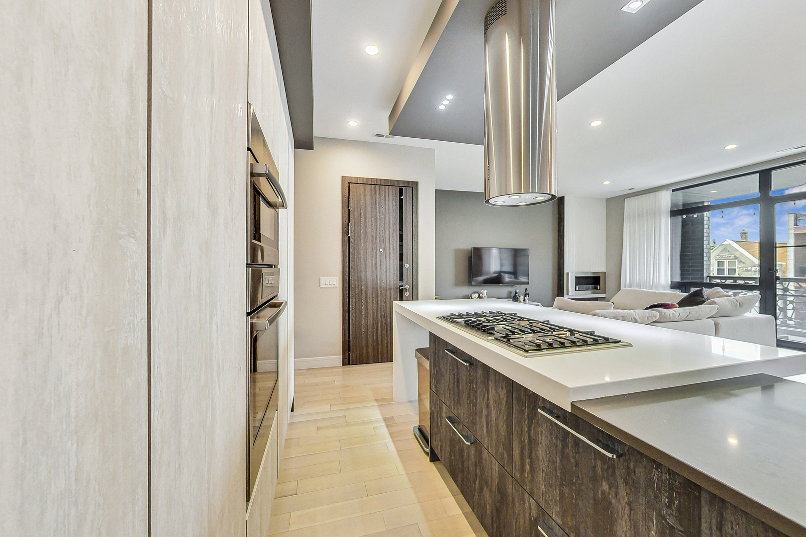 845 N California Avenue Unit: 3