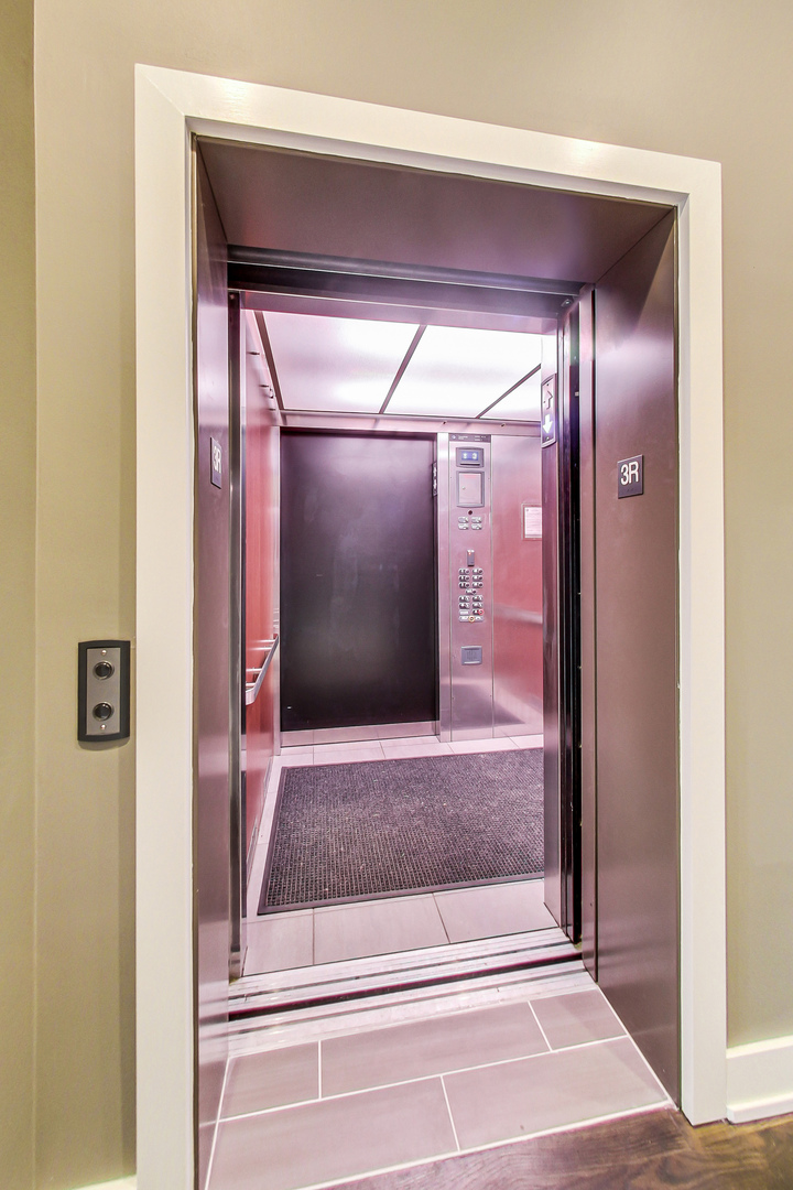 6 N THROOP Street Unit: 3N