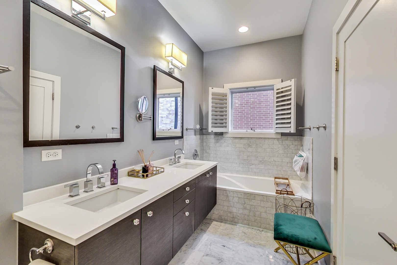 6 N THROOP Street Unit: 3N