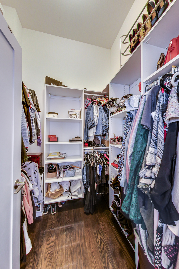 6 N THROOP Street Unit: 3N