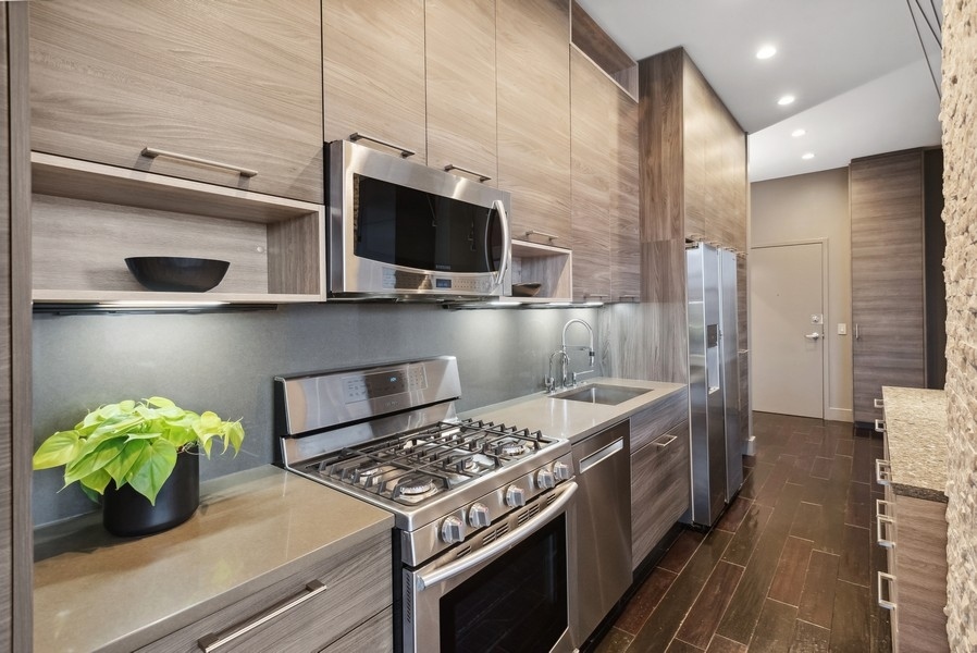 15 S THROOP Street Unit: 605