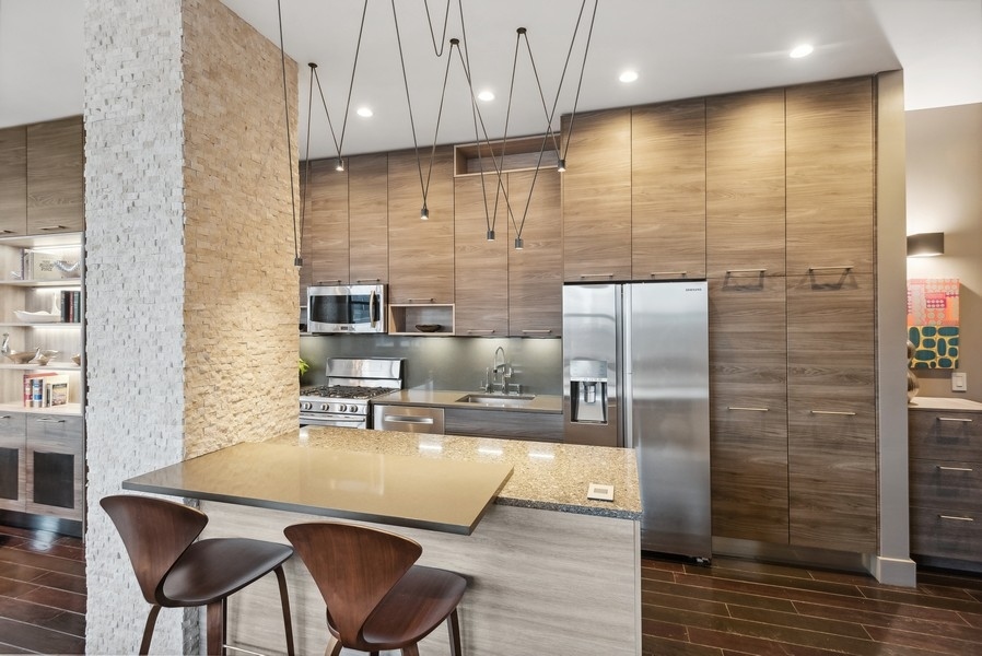 15 S THROOP Street Unit: 605