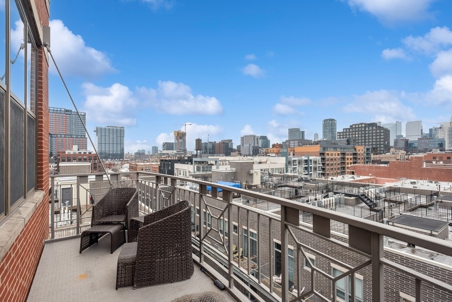 15 S THROOP Street Unit: 605