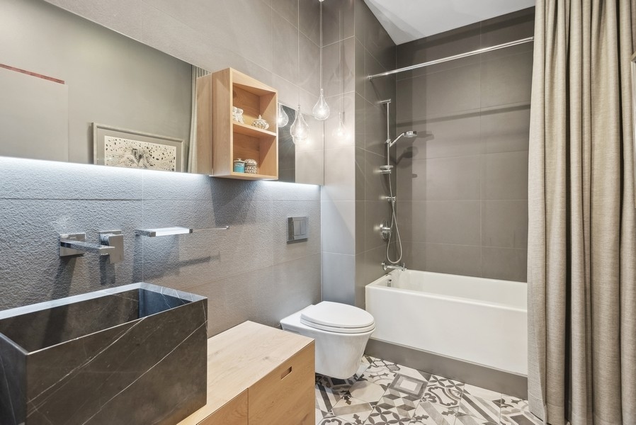 15 S THROOP Street Unit: 605