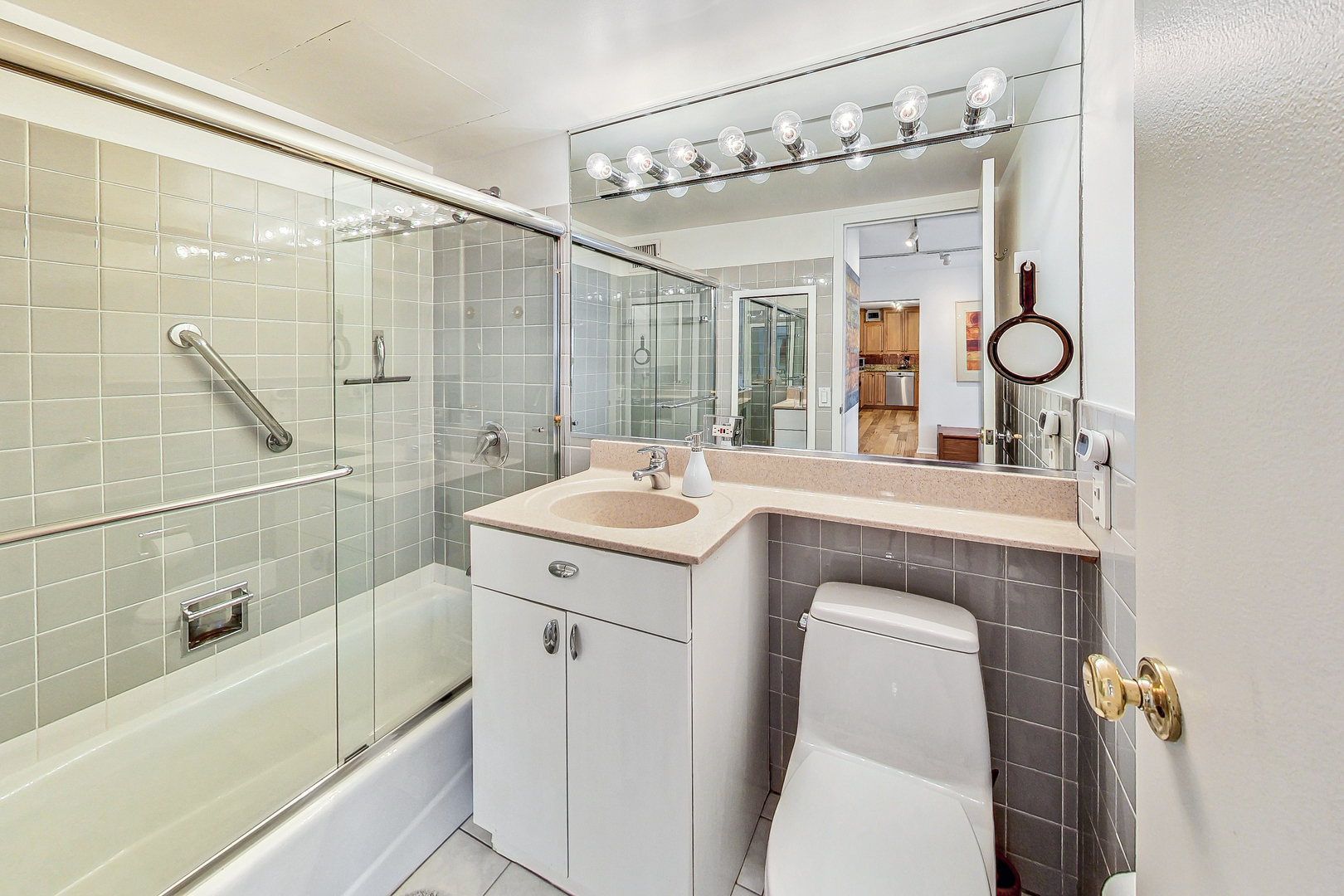 850 N Dewitt Place Unit: 22EG