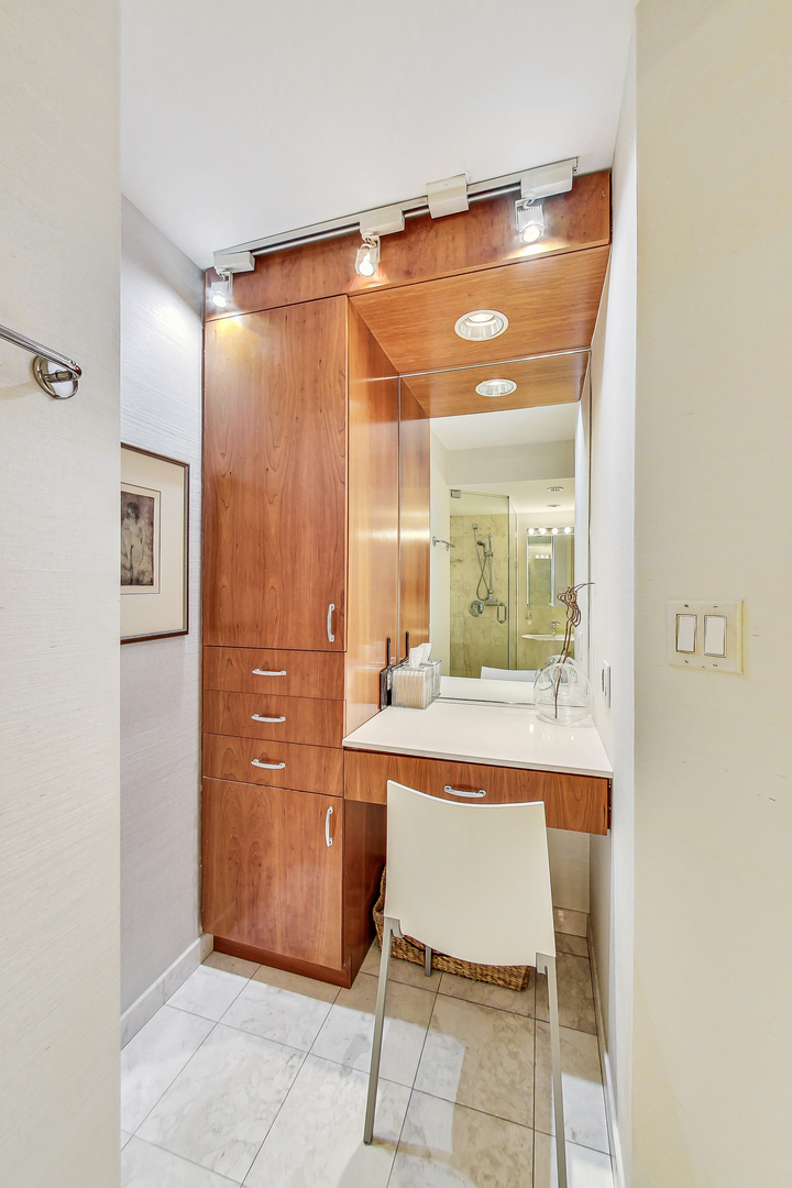 850 N Dewitt Place Unit: 22EG
