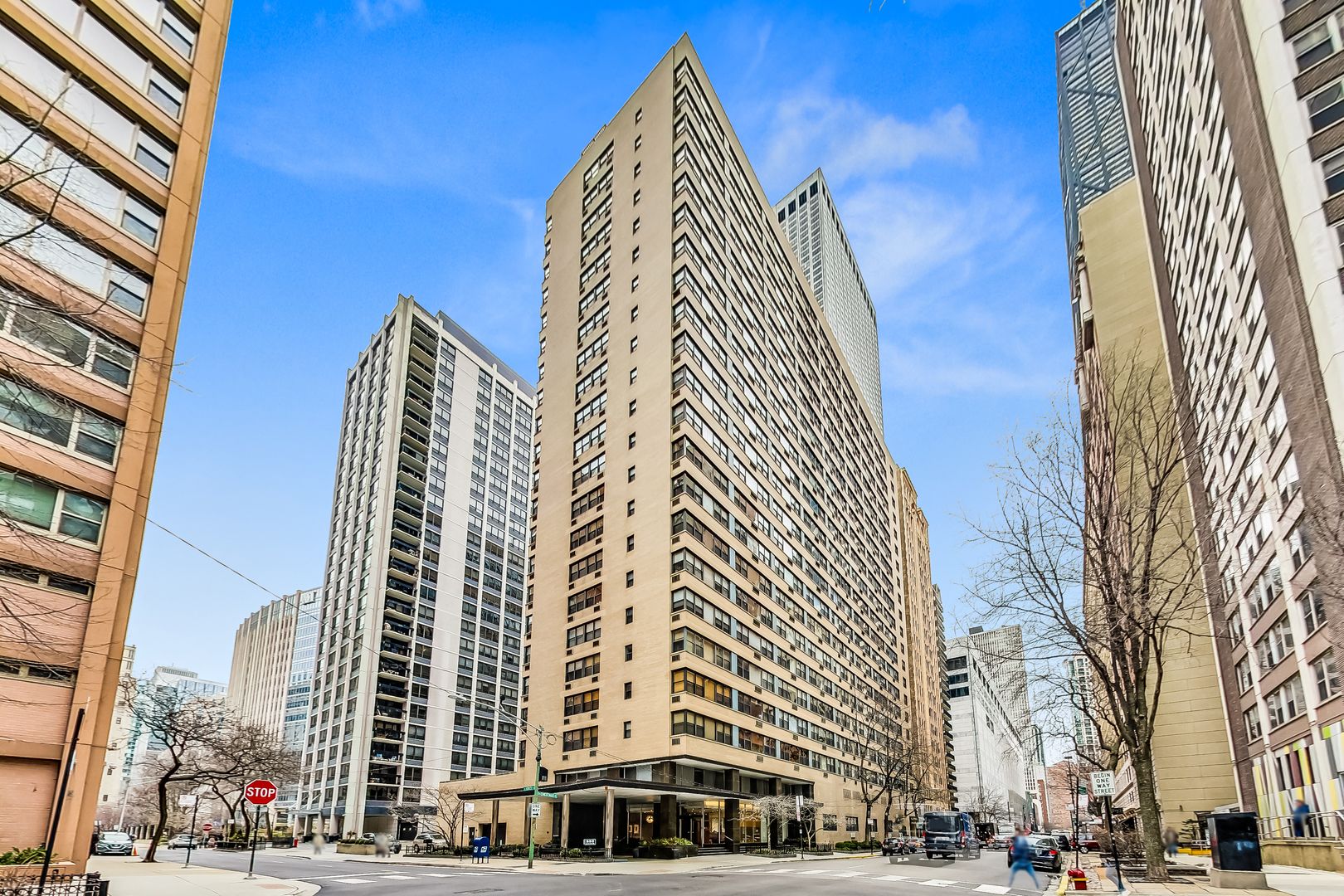 850 N Dewitt Place Unit: 22EG