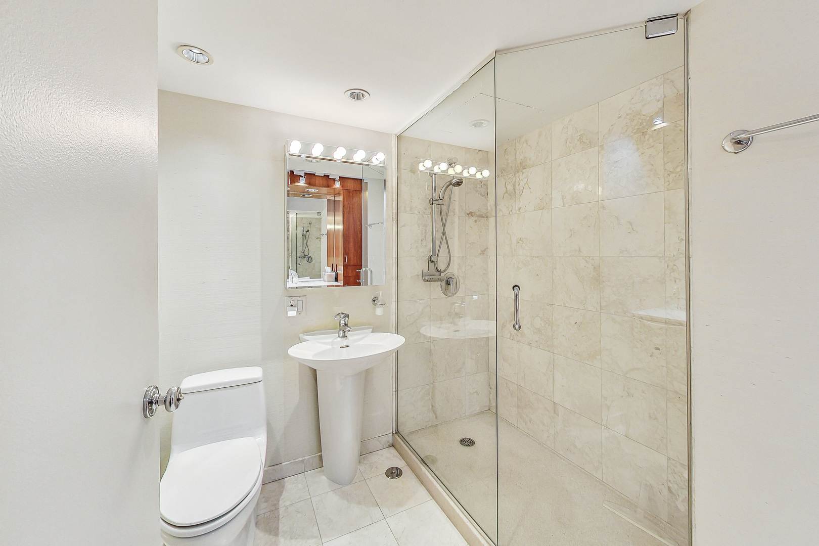 850 N Dewitt Place Unit: 22EG