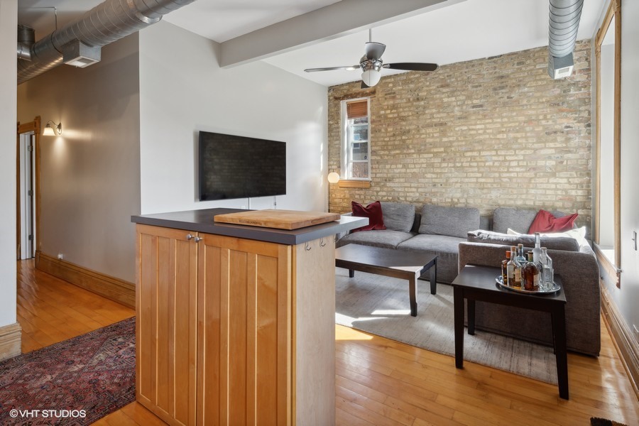 1333 W Huron Street Unit: 2B