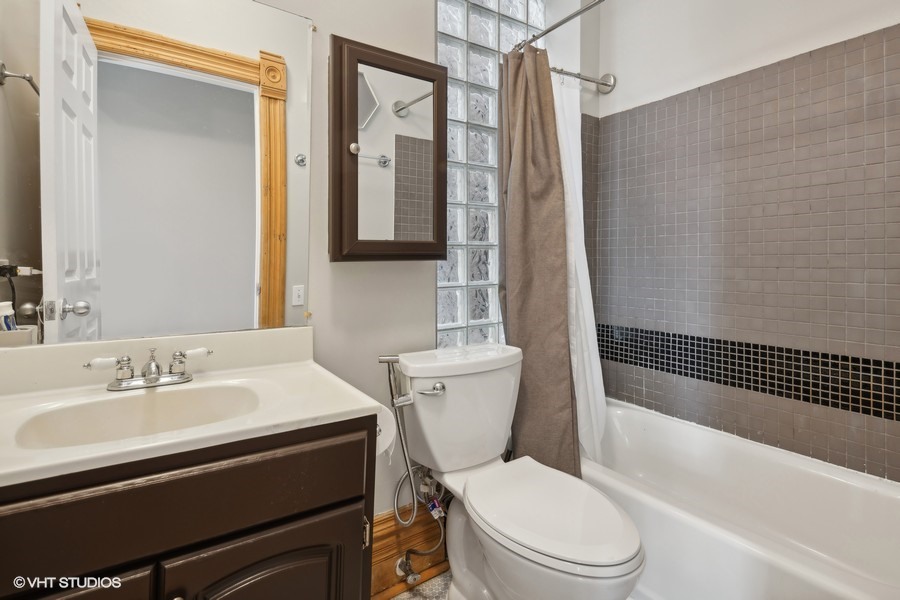 1333 W Huron Street Unit: 2B