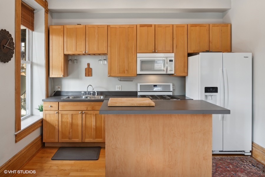 1333 W Huron Street Unit: 2B