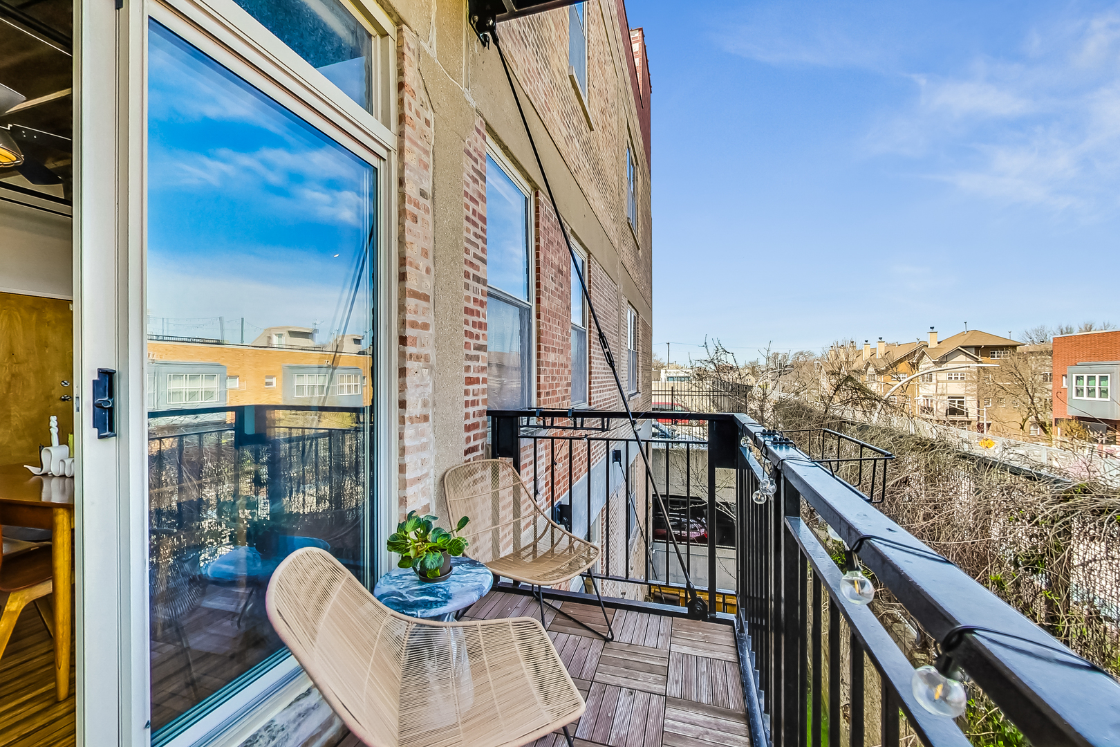 1740 N Maplewood Avenue Unit: 322