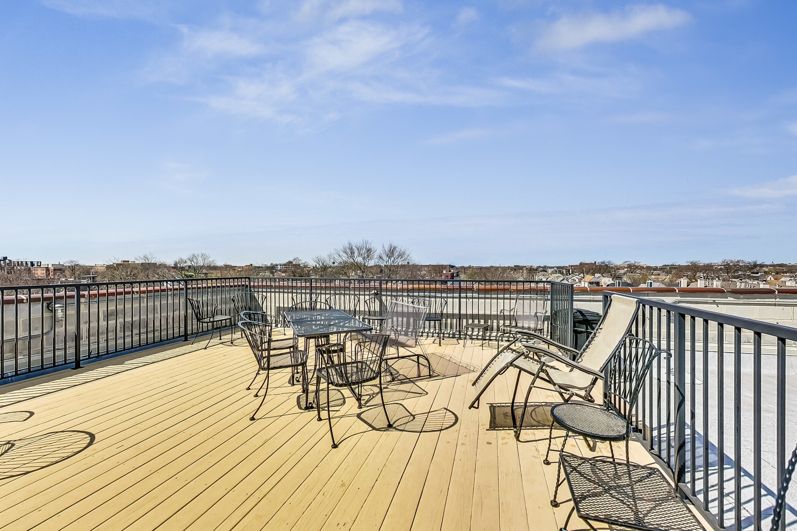 1740 N Maplewood Avenue Unit: 322
