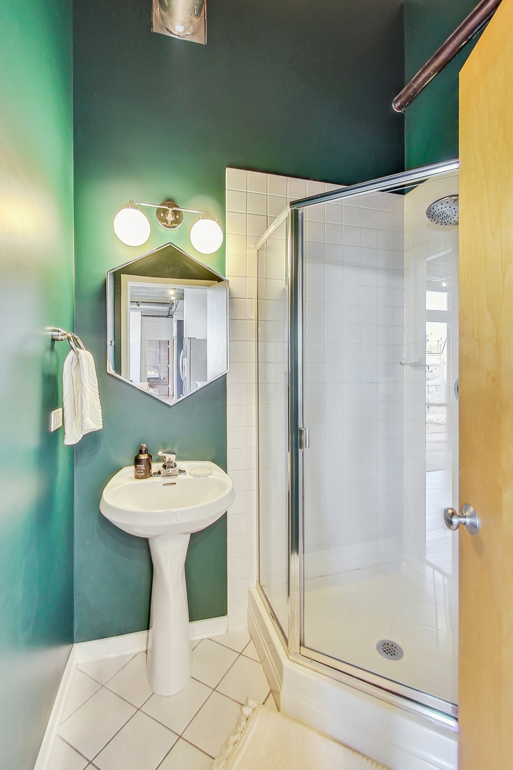1740 N Maplewood Avenue Unit: 322