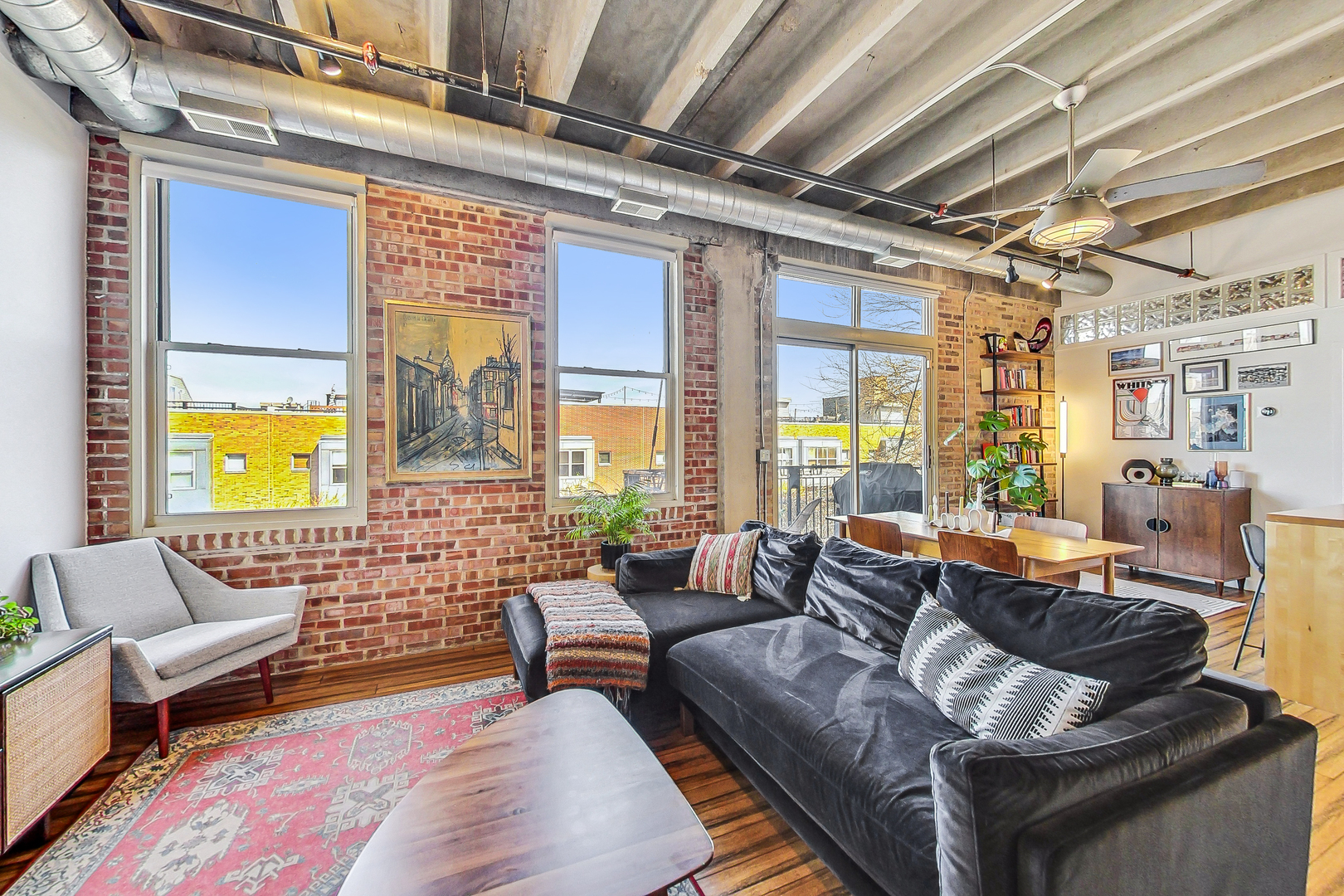 1740 N Maplewood Avenue Unit: 322