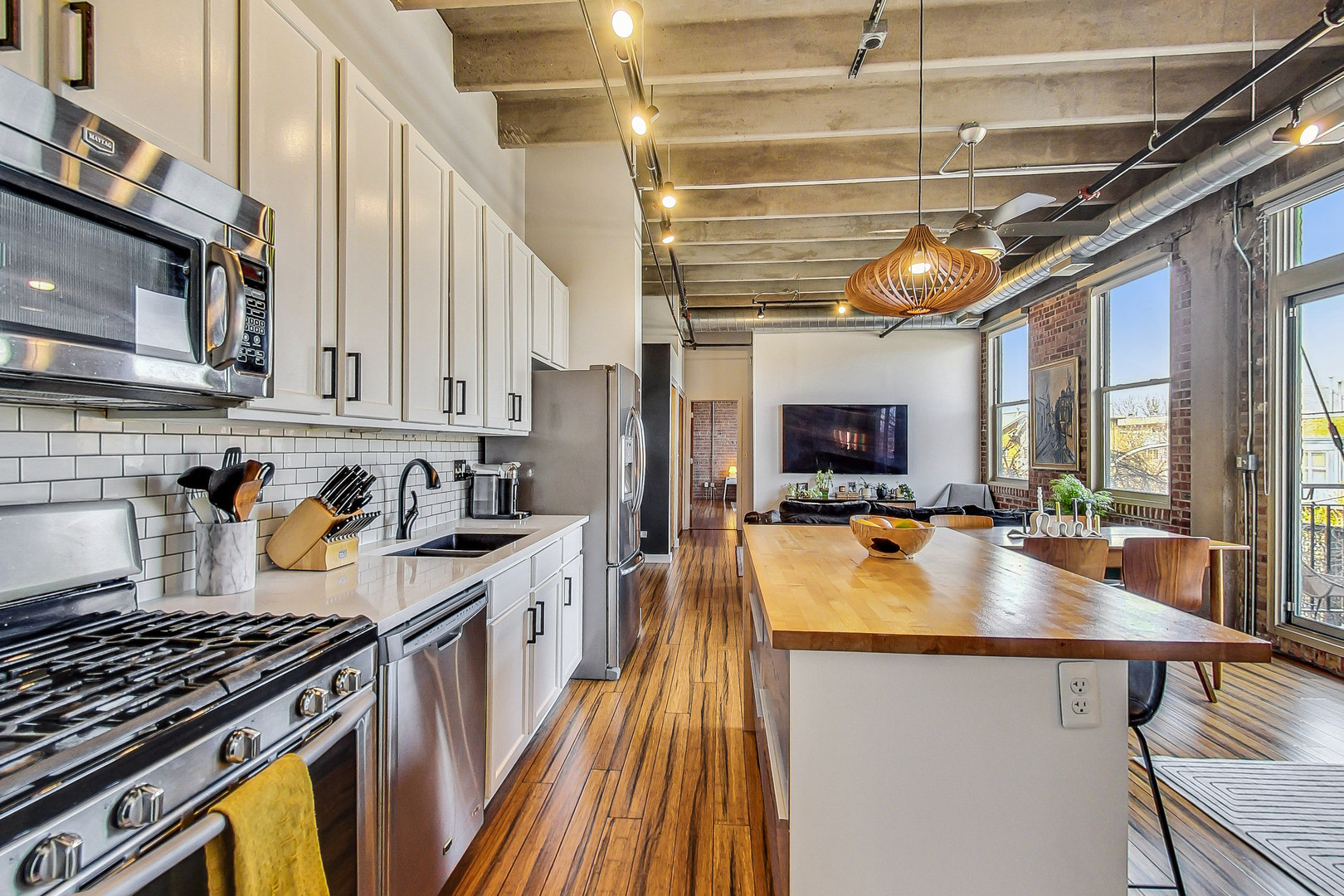1740 N Maplewood Avenue Unit: 322