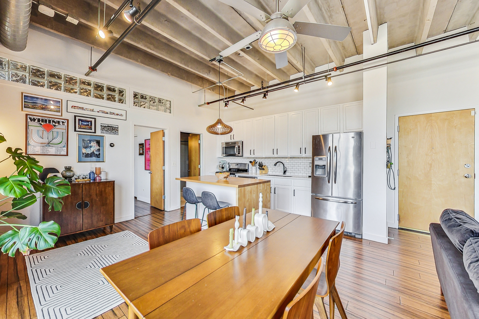 1740 N Maplewood Avenue Unit: 322