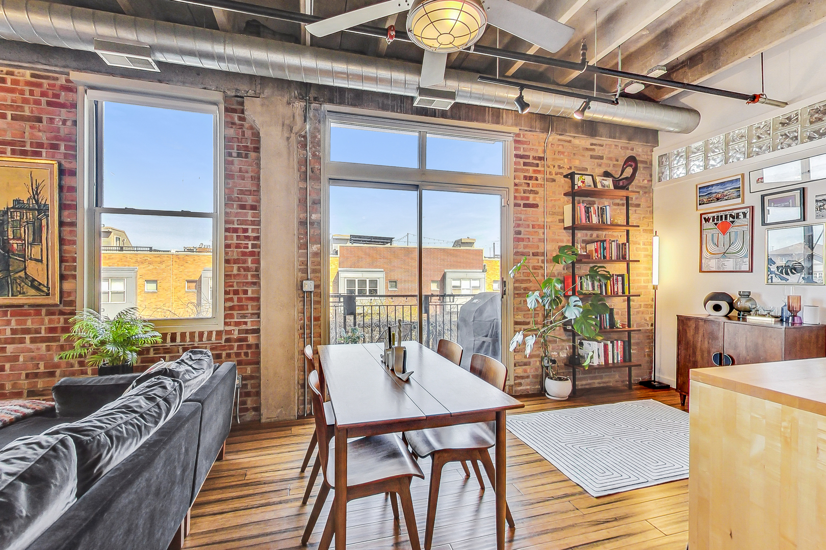 1740 N Maplewood Avenue Unit: 322
