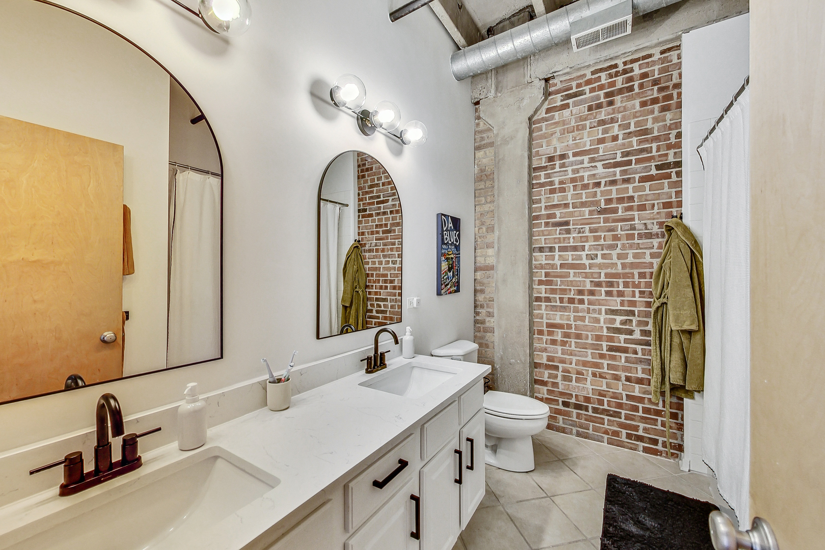 1740 N Maplewood Avenue Unit: 322