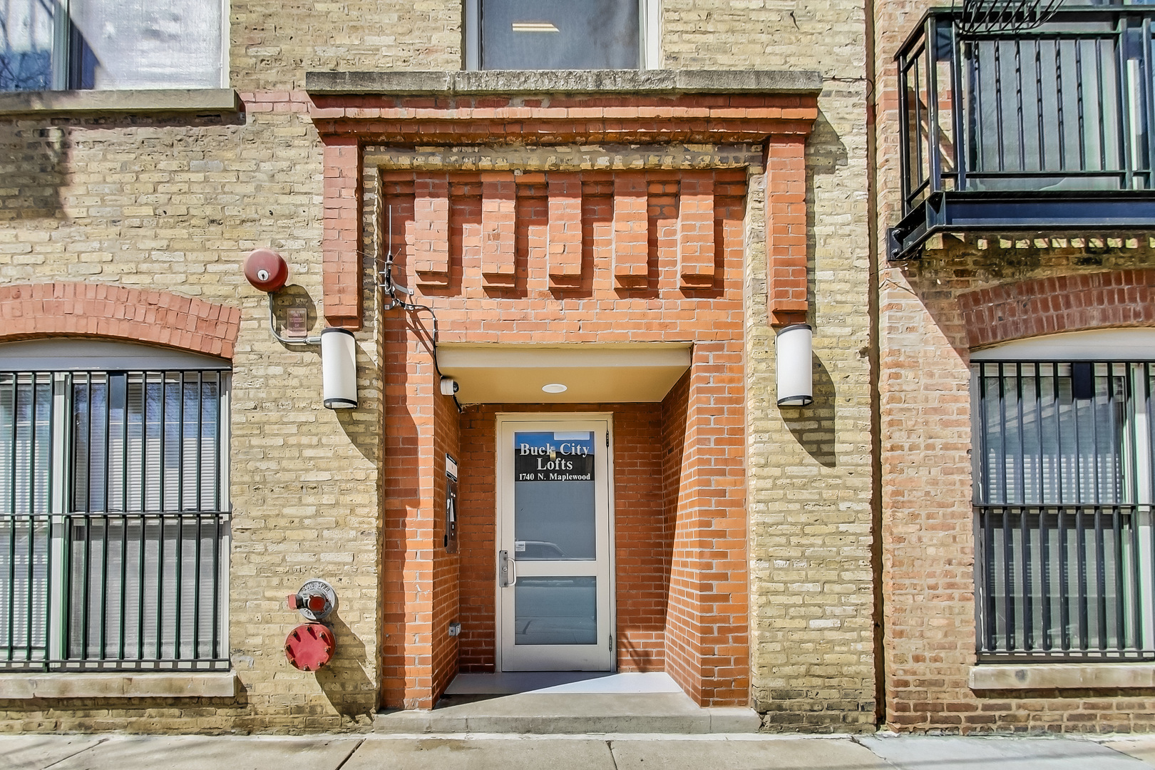 1740 N Maplewood Avenue Unit: 322