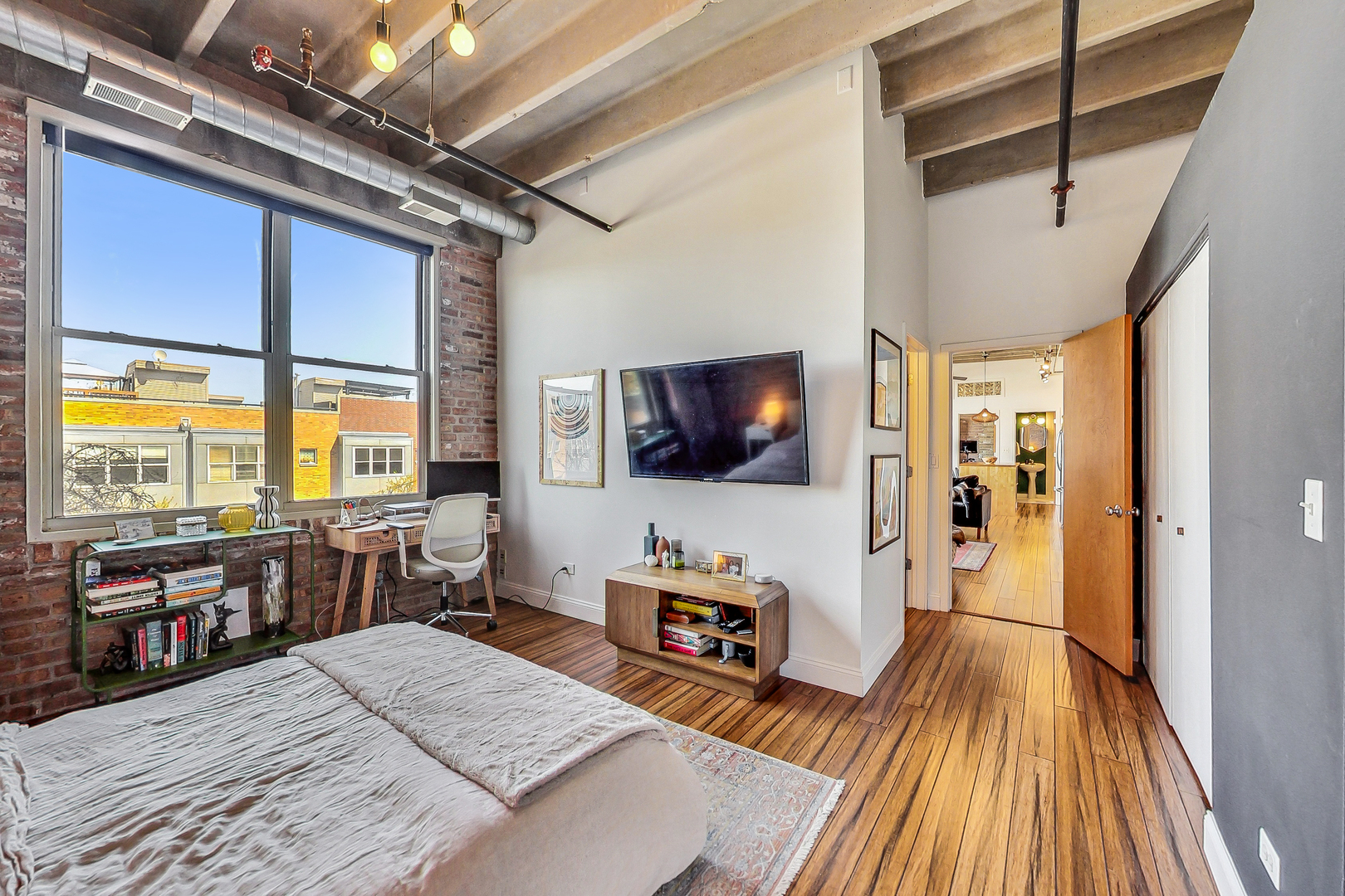 1740 N Maplewood Avenue Unit: 322