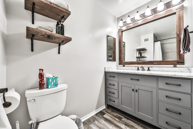 330 N JEFFERSON Street Unit: 907