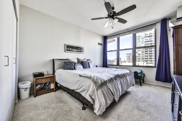330 N JEFFERSON Street Unit: 907