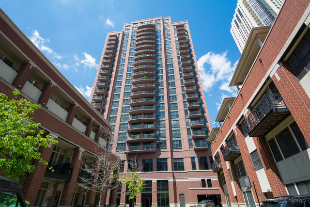 330 N JEFFERSON Street Unit: 907