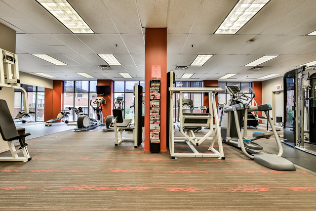 330 N JEFFERSON Street Unit: 907