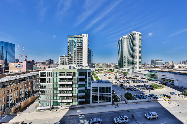 330 N JEFFERSON Street Unit: 907