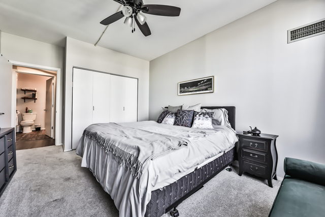 330 N JEFFERSON Street Unit: 907