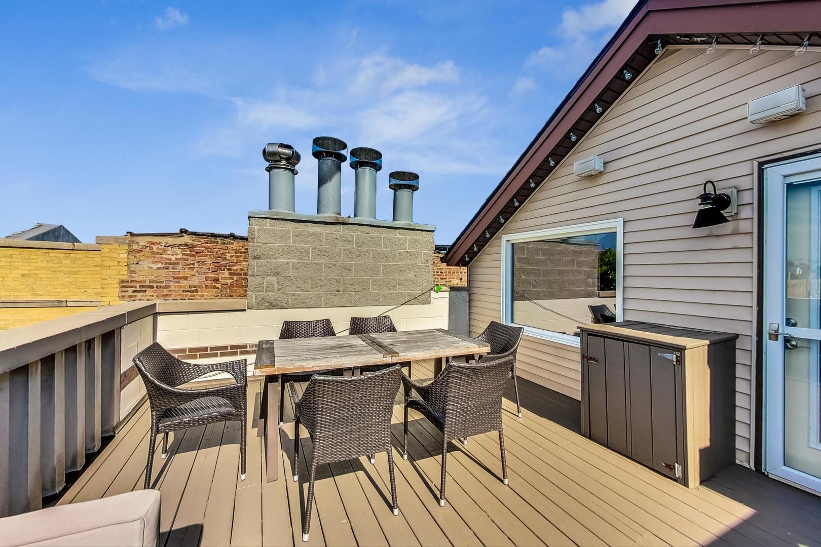2441 W Walton Street Unit: 3