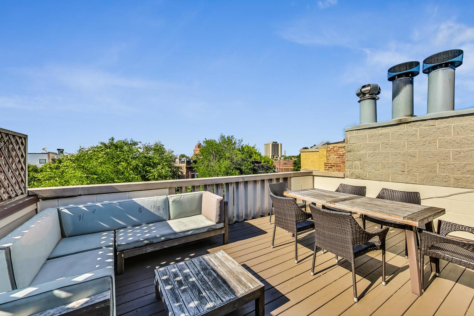 2441 W Walton Street Unit: 3