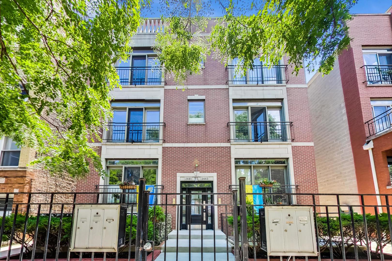 2441 W Walton Street Unit: 3
