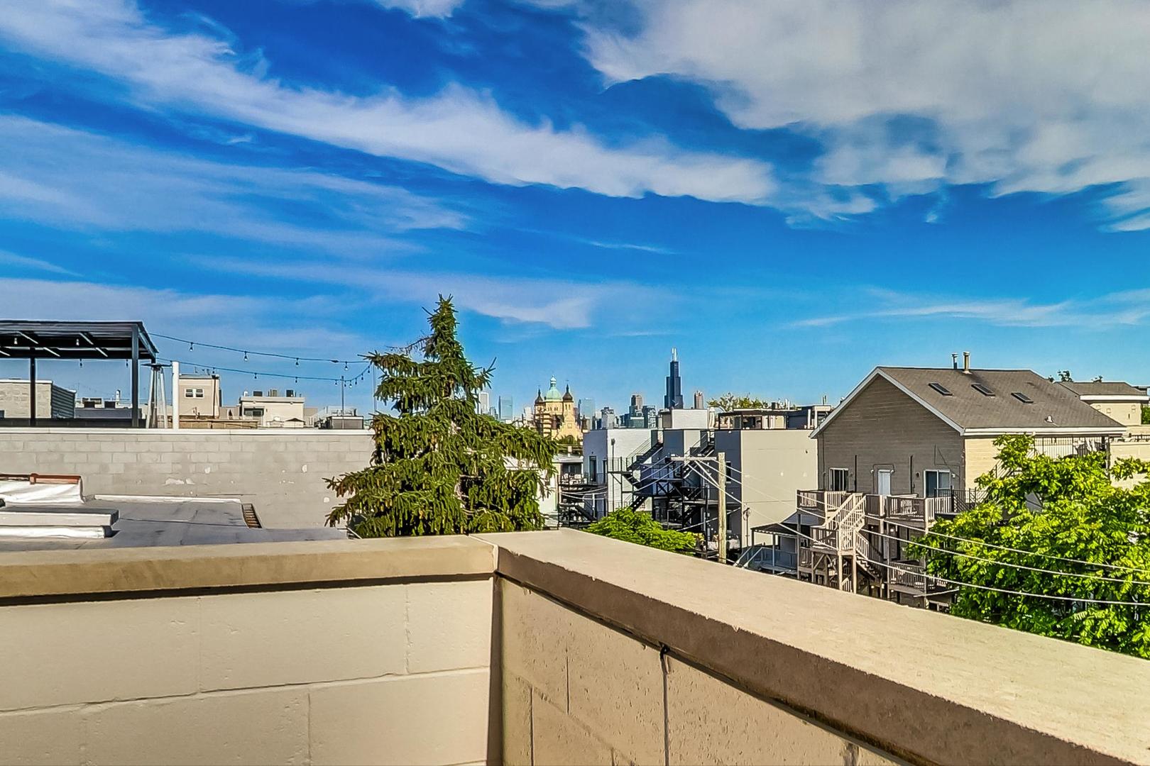 2441 W Walton Street Unit: 3