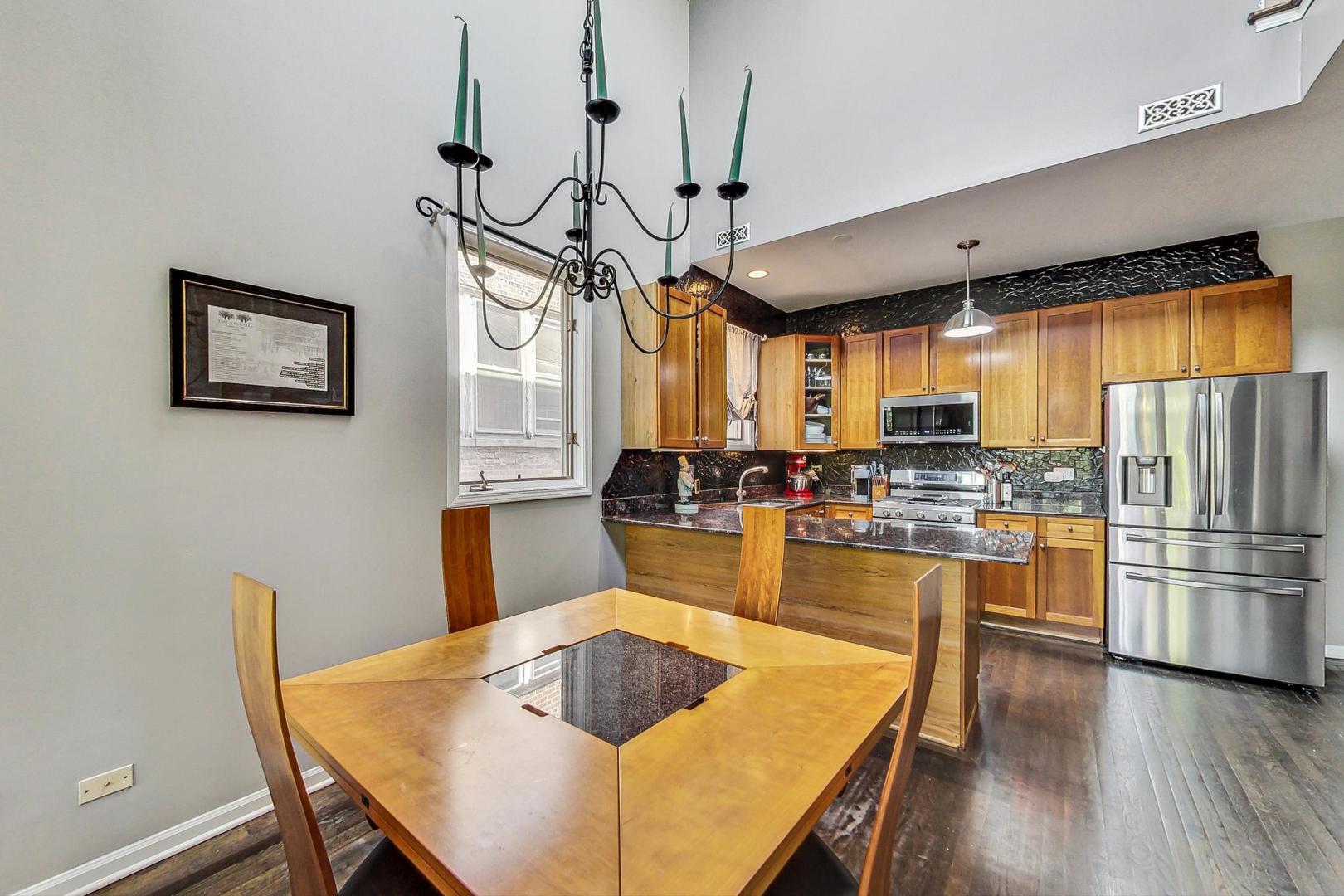 2441 W Walton Street Unit: 3