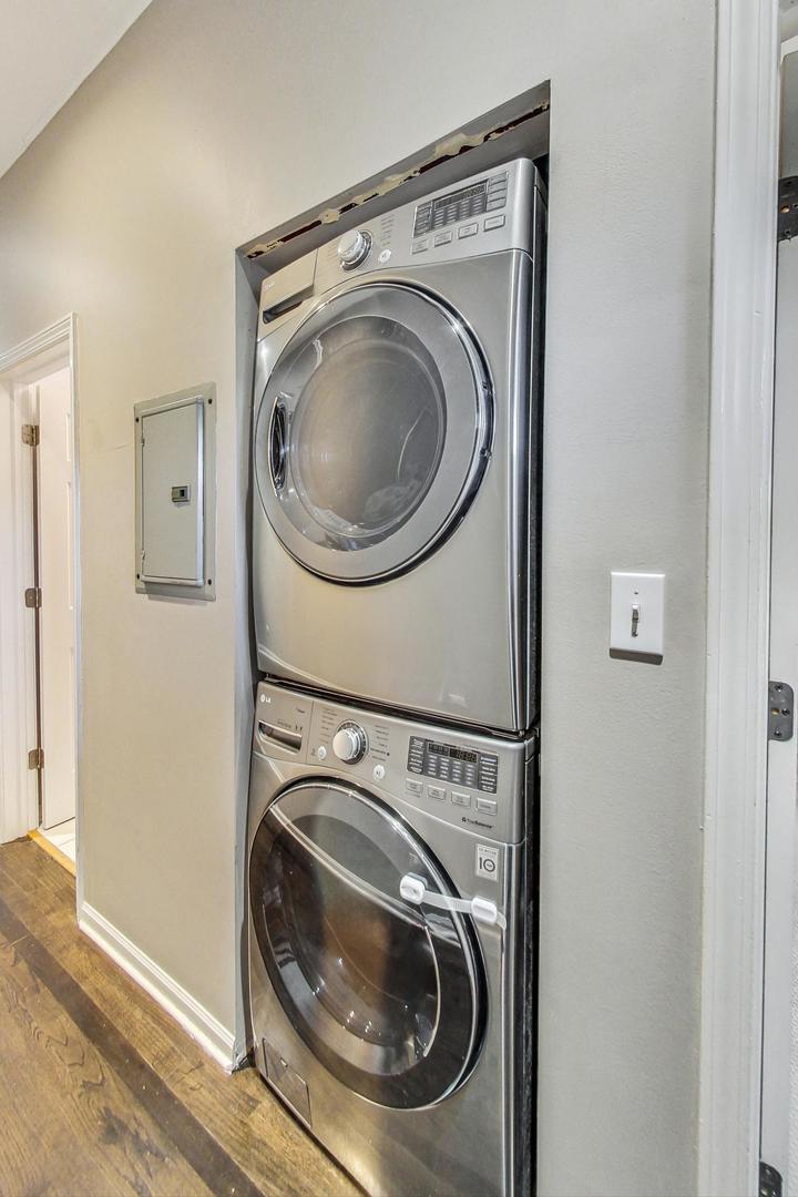 2441 W Walton Street Unit: 3