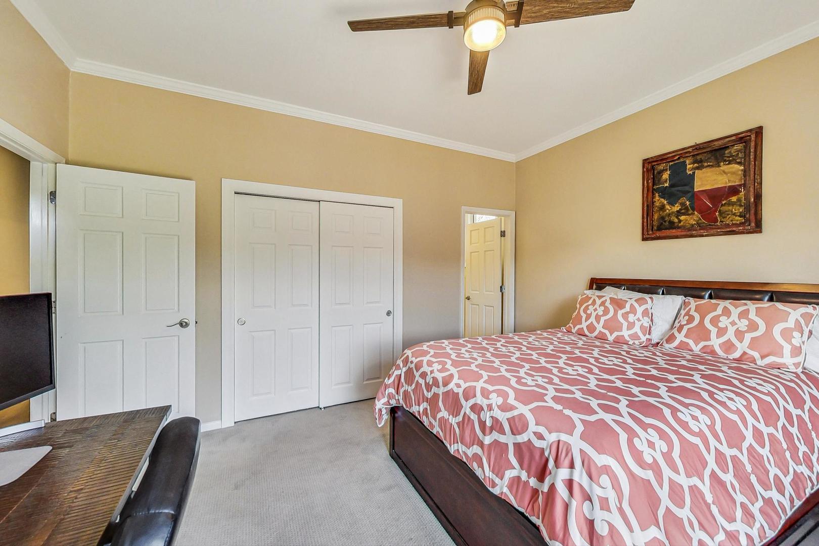 2441 W Walton Street Unit: 3