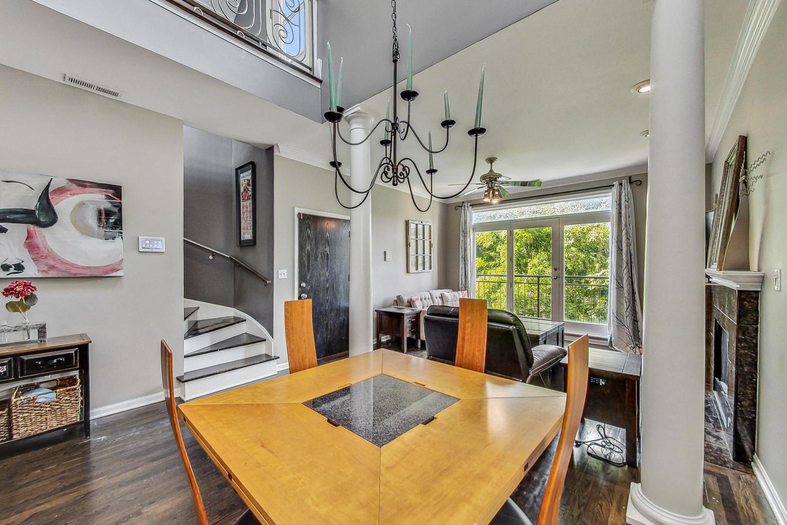 2441 W Walton Street Unit: 3