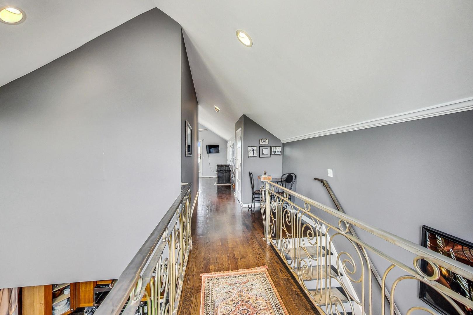 2441 W Walton Street Unit: 3