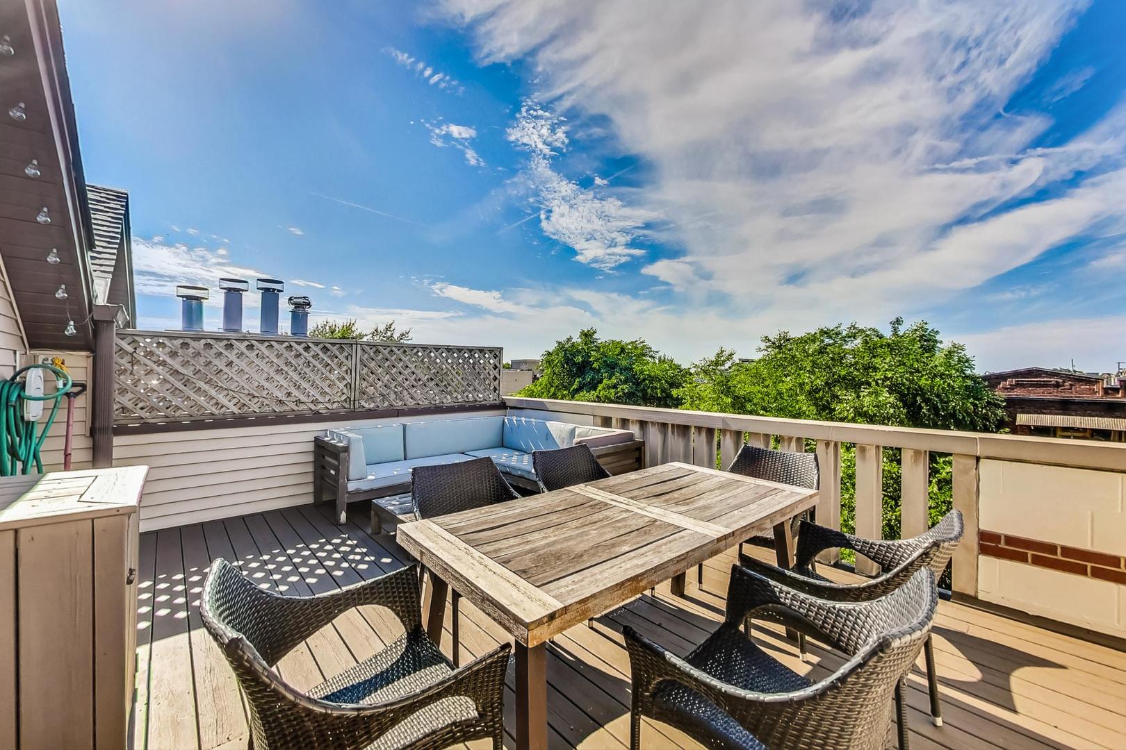 2441 W Walton Street Unit: 3