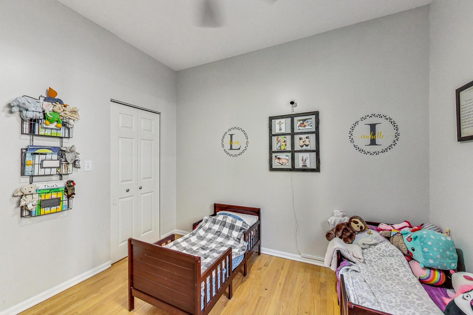 2441 W Walton Street Unit: 3