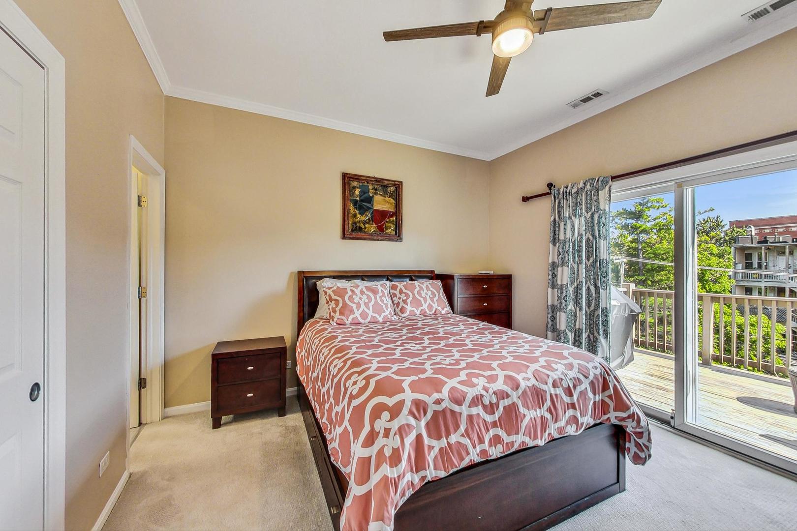 2441 W Walton Street Unit: 3