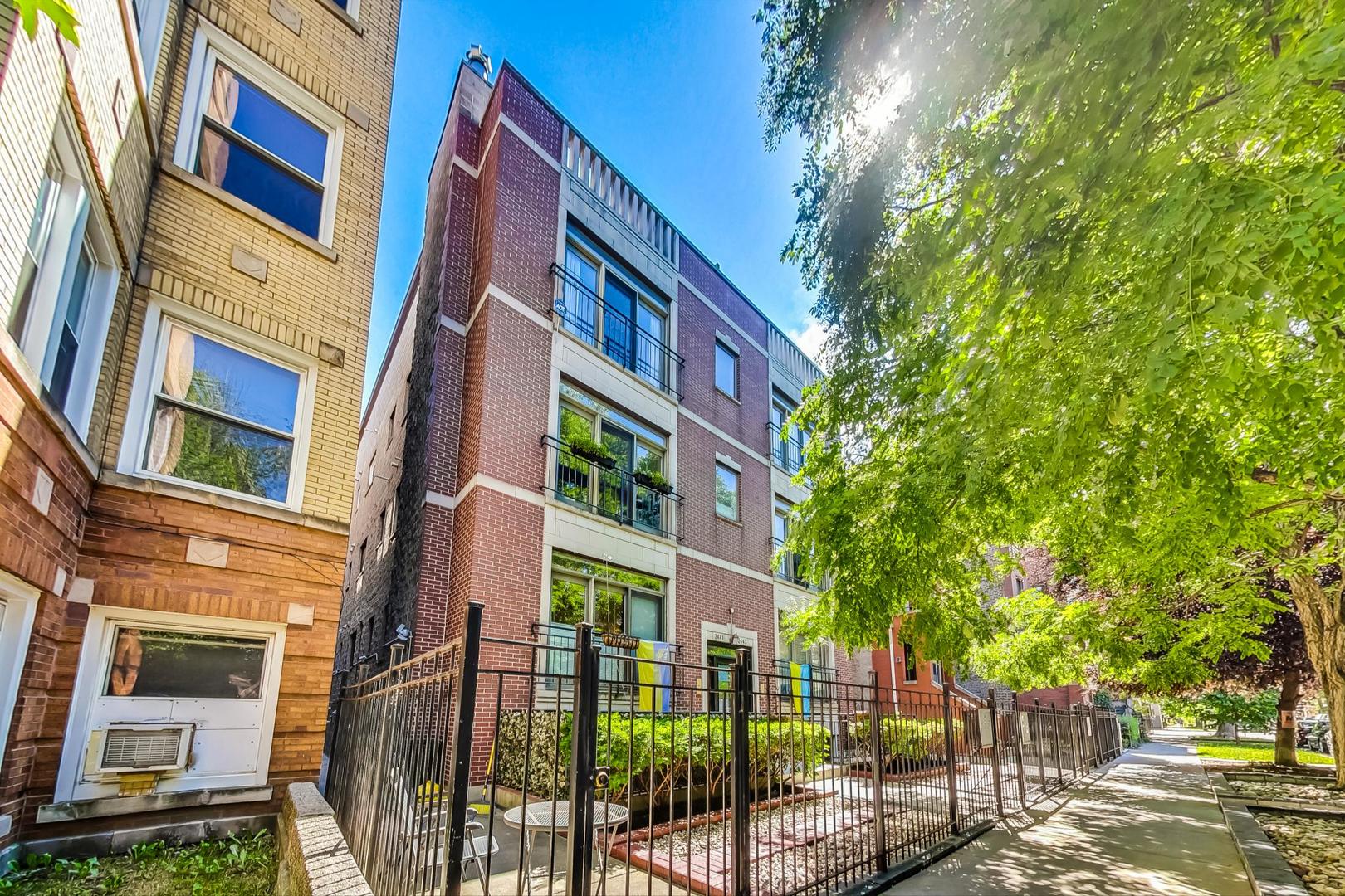 2441 W Walton Street Unit: 3
