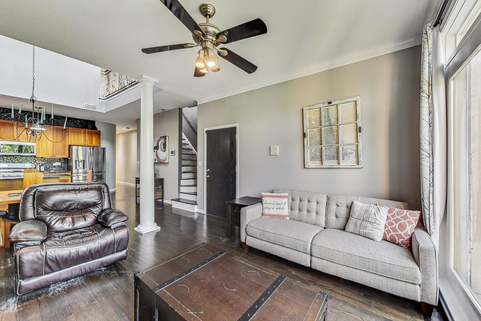 2441 W Walton Street Unit: 3