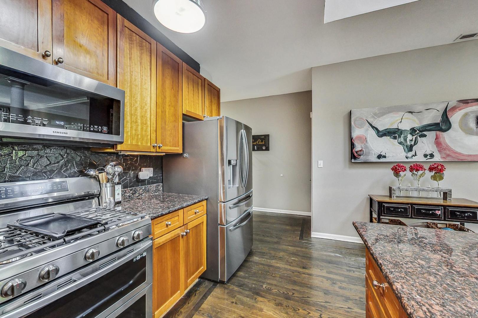 2441 W Walton Street Unit: 3