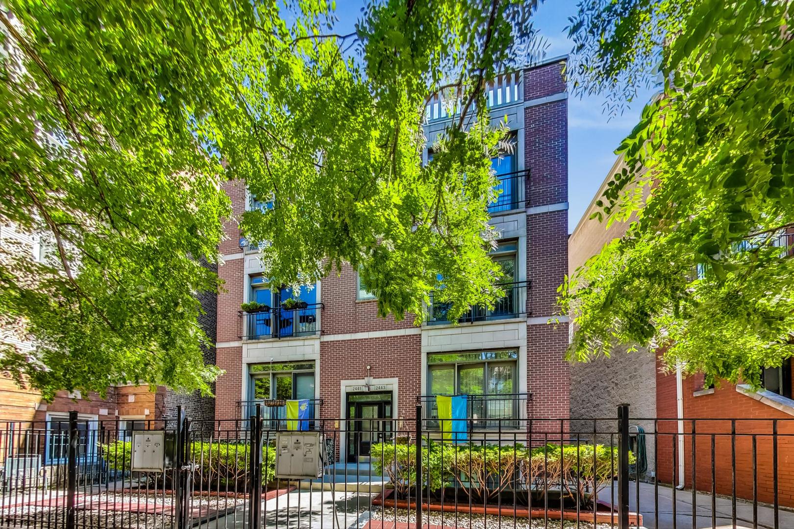2441 W Walton Street Unit: 3