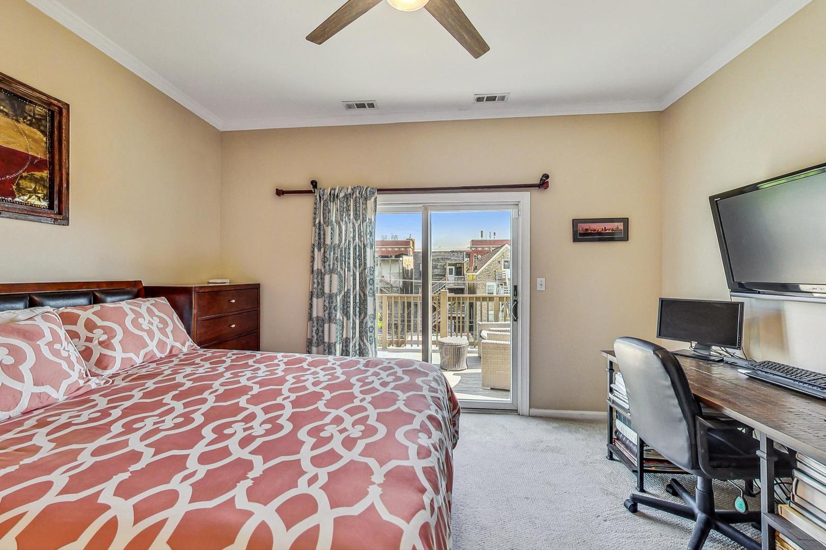 2441 W Walton Street Unit: 3